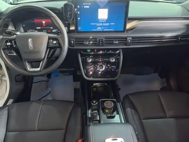 Lincoln Adventurer NEV — Фото автомобиля 9