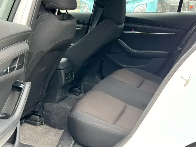 Mazda Axela — Фото автомобиля 3