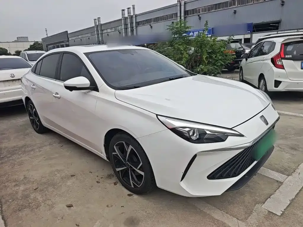 Roewe Roewe i5 2023 1.5L CVT Honor Edition — Фото автомобиля 3
