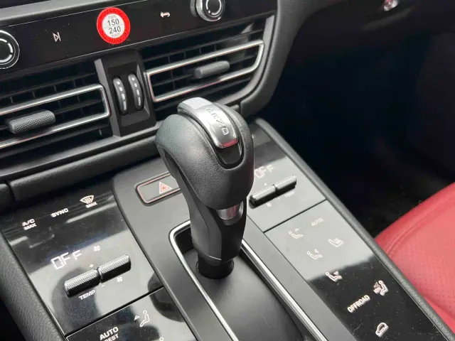 Porsche Macan — Фото автомобиля 11