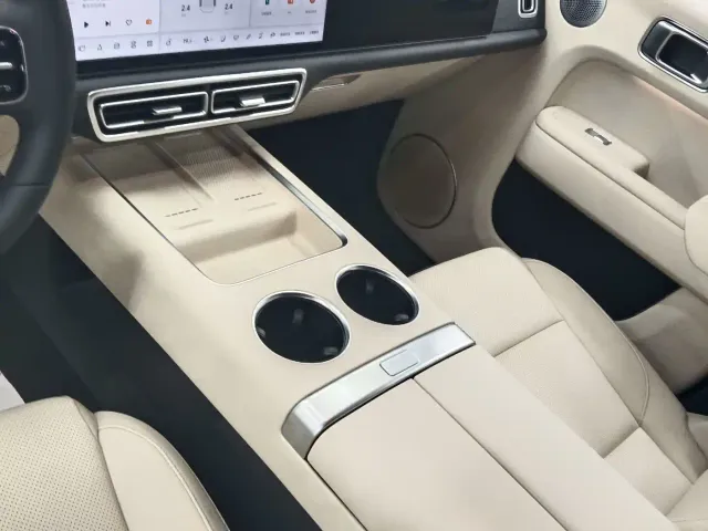 Li Auto L7 — Фото автомобиля 8