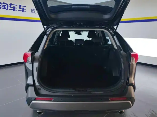 Toyota RAV4 — Фото автомобиля 4