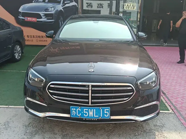 Mercedes-Benz E-Class — Фото автомобиля 2