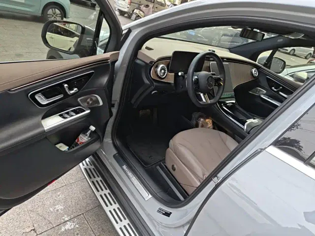 Mercedes-Benz EQE SUV — Фото автомобиля 15