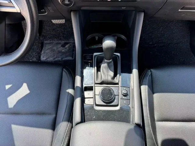 Mazda Axela — Фото автомобиля 28