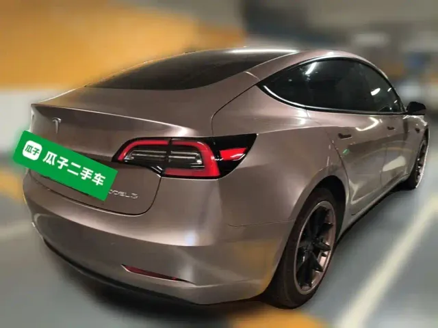 Tesla Model 3 — Фото автомобиля 4