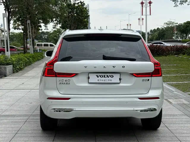 Volvo XC60 — Фото автомобиля 8