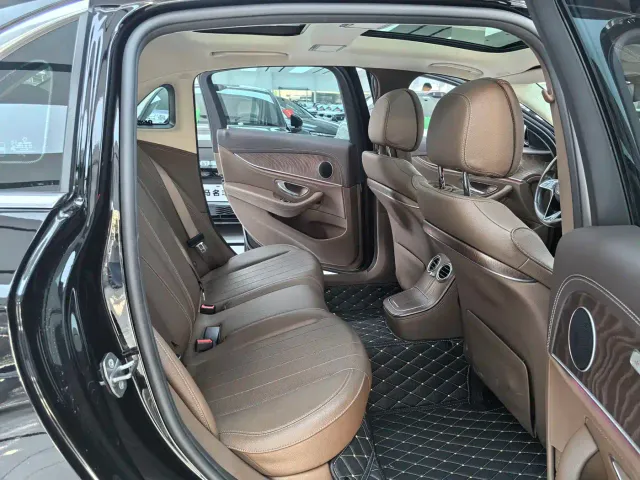 Mercedes-Benz E-Class — Фото автомобиля 11