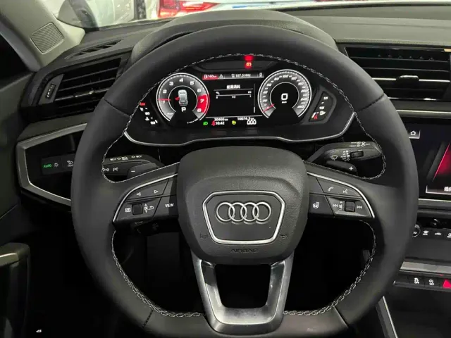 Audi Q3 — Фото автомобиля 9