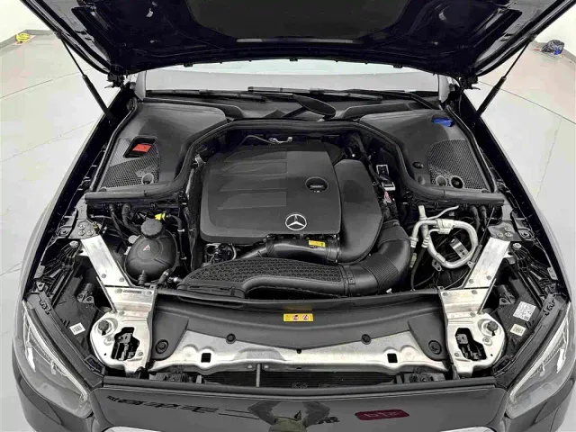 Mercedes-Benz E-Class — Фото автомобиля 25