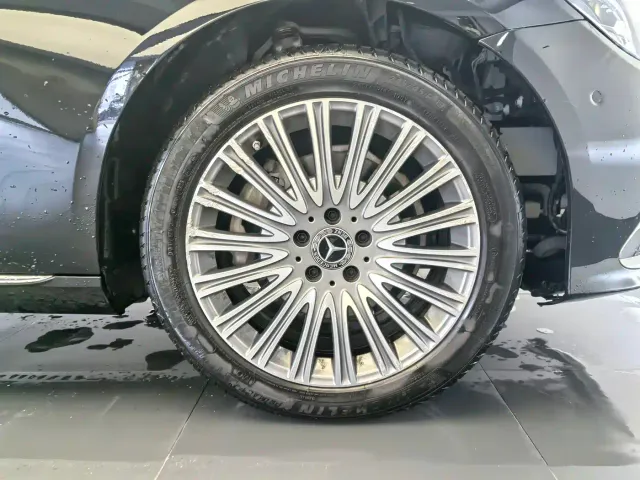 Mercedes-Benz E-Class — Фото автомобиля 5