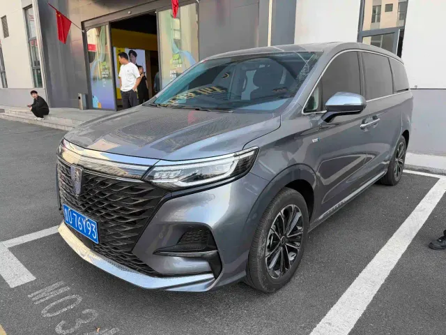 Фотография автомобиля — Roewe iMAX8