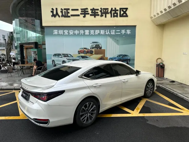 Lexus ES — Фото автомобиля 27