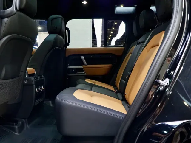 Land Rover Defender — Фото автомобиля 13