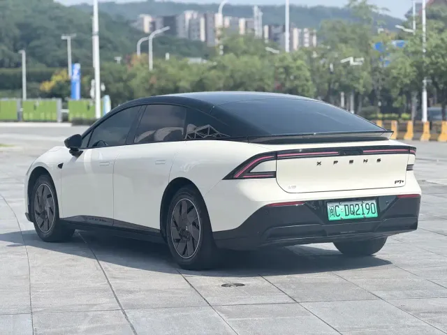 Xpeng P7+ — Фото автомобиля 7