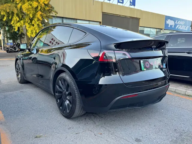 Tesla Model Y — Фото автомобиля 7