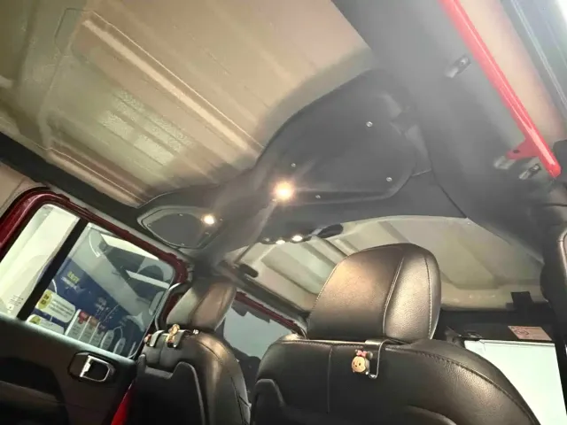 Jeep Wrangler — Фото автомобиля 12