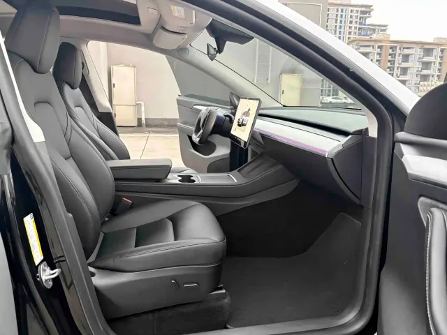 Tesla Model Y — Фото автомобиля 16