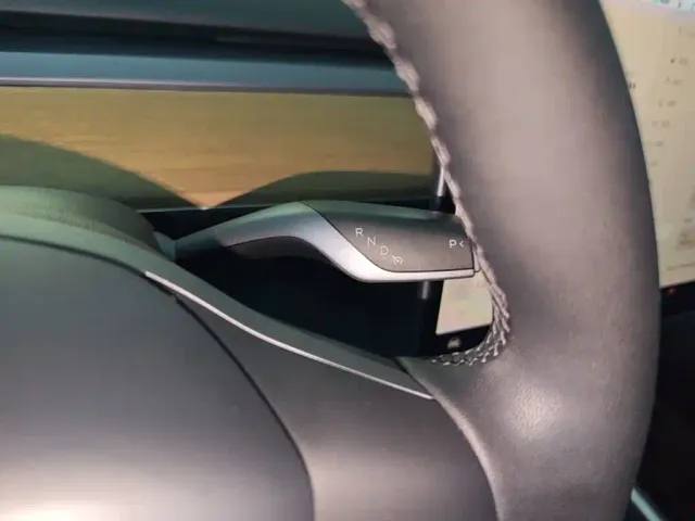 Tesla Model Y — Фото автомобиля 13