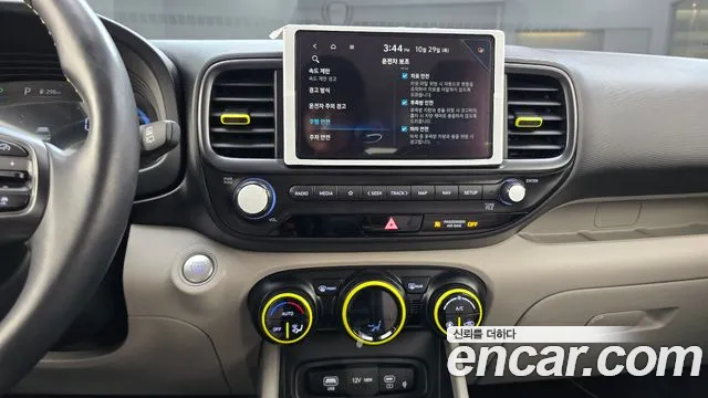 Hyundai Venue — Фото автомобиля 14