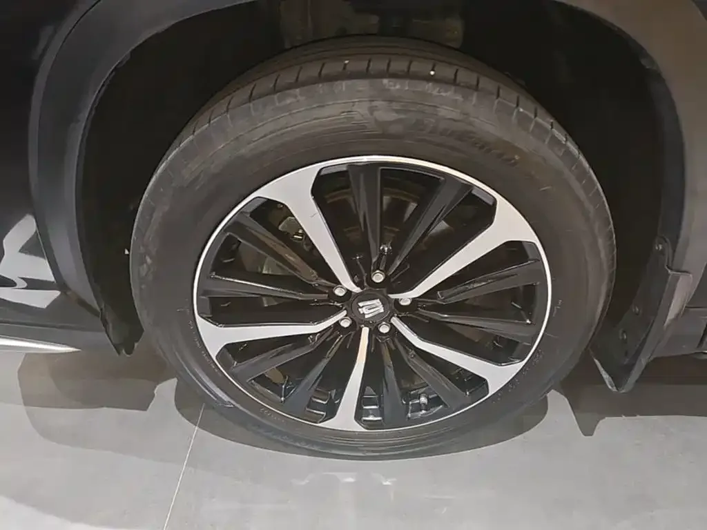 Toyota Crown Kluger 2022 2.5L HEV 4WD Luxury Edition — Фото автомобиля 22