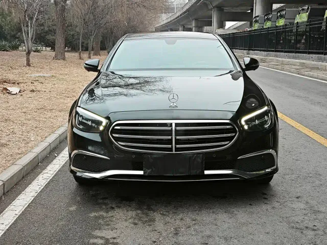 Mercedes-Benz E-Class — Фото автомобиля 2