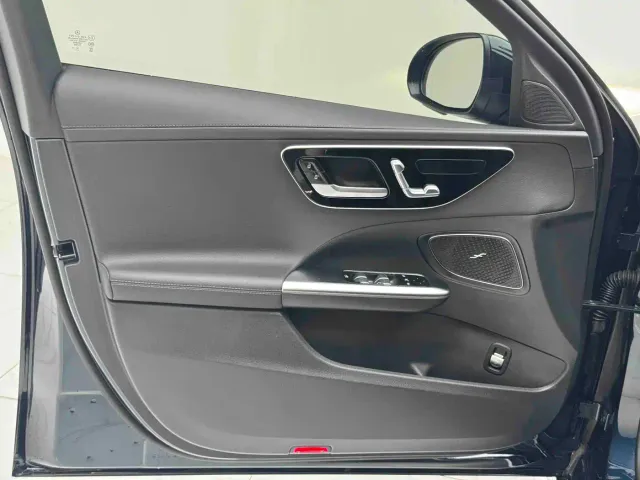 Mercedes-Benz C-Class — Фото автомобиля 4