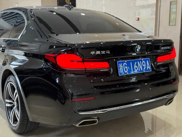 BMW 5 Series — Фото автомобиля 19