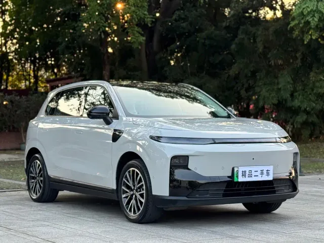Leapmotor B10 — Фото автомобиля 3
