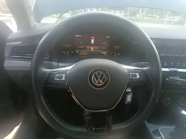 Volkswagen Lavida — Фото автомобиля 10