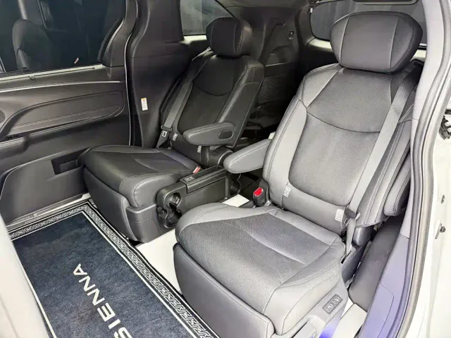 Toyota Sienna — Фото автомобиля 7