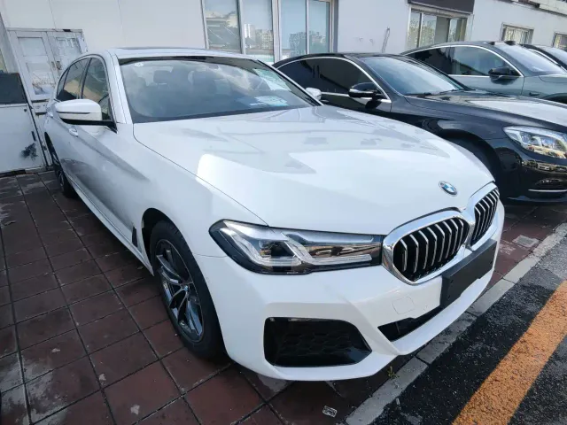 BMW 5 Series — Фото автомобиля 3