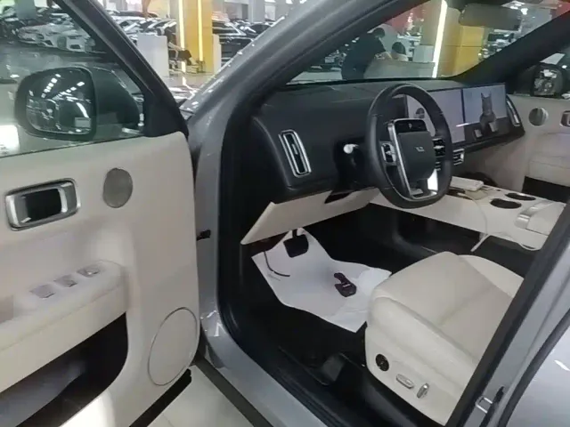 Li Auto L6 — Фото автомобиля 15