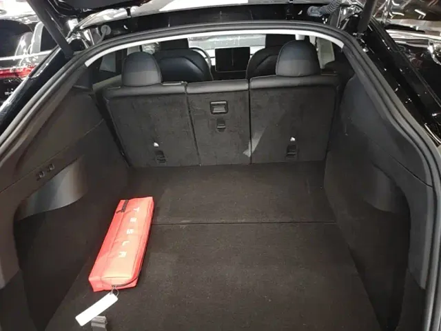 Tesla Model Y — Фото автомобиля 18
