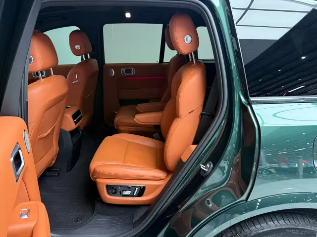 Li Auto L8 — Фото автомобиля 6