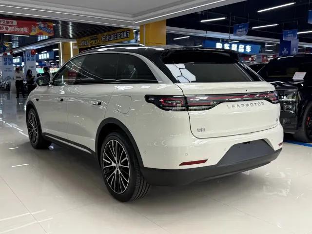Leapmotor C11 — Фото автомобиля 19