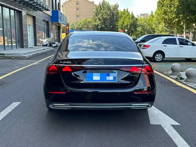 Mercedes-Benz E-Class — Фото автомобиля 4