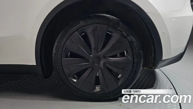 Tesla Model Y — Фото автомобиля 20