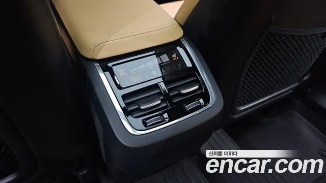 Вольво XC60 — Фото автомобиля 27