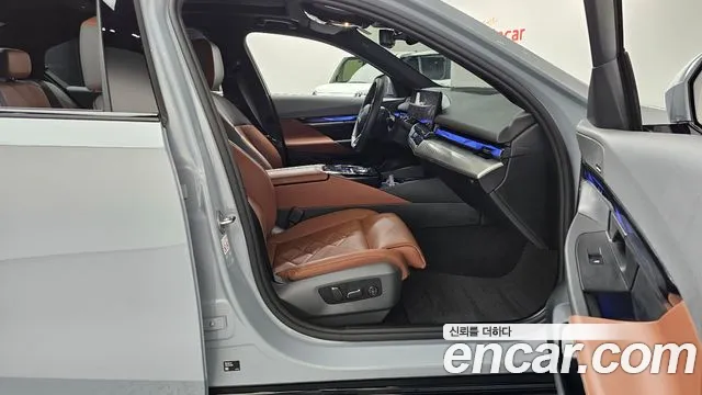 BMW 5-Series 5 серия (G60) 530i xDrive M Sport — Фото автомобиля 25