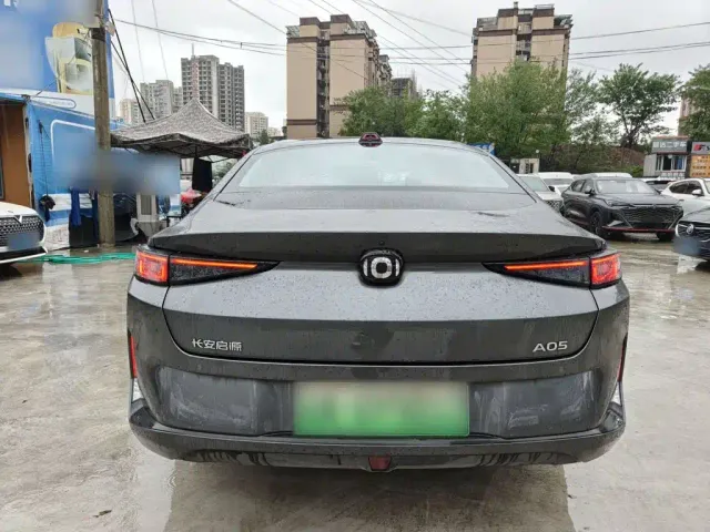 Changan Qiyuan A05 — Фото автомобиля 5