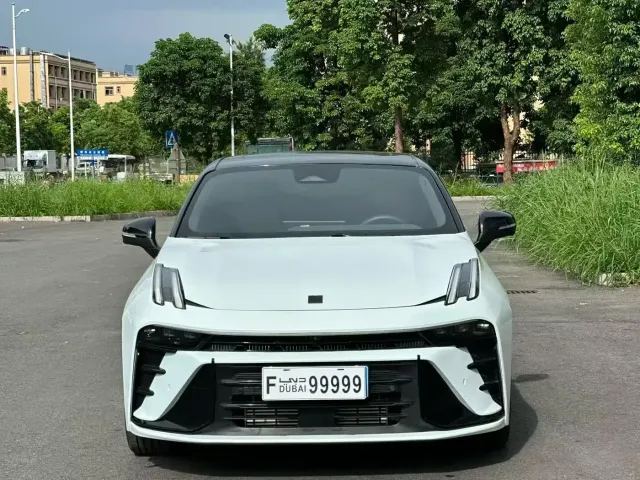 Lynk & Co 03 — Фото автомобиля 2