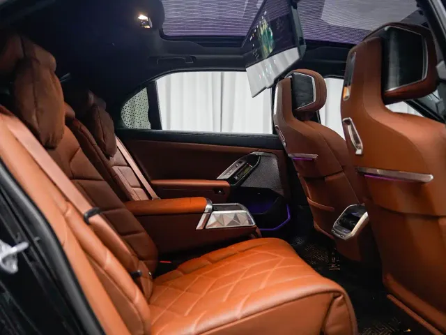 BMW 7 Series — Фото автомобиля 18