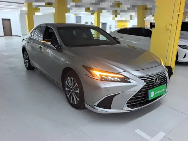 Lexus ES — Фото автомобиля 3