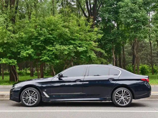 BMW 5 Series — Фото автомобиля 3