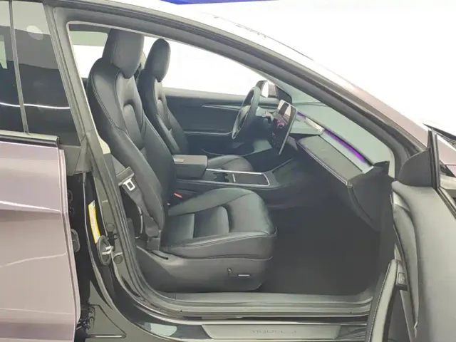 Tesla Model 3 — Фото автомобиля 8