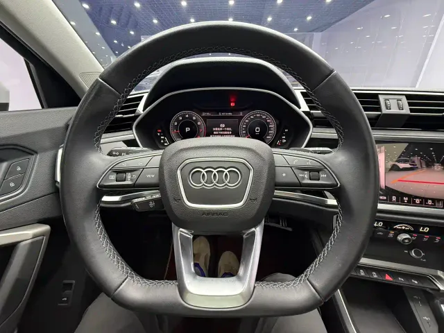 Audi Q3 — Фото автомобиля 11