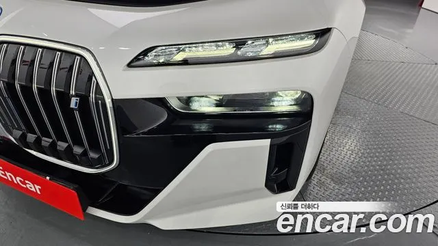 BMW i7 — Фото автомобиля 18