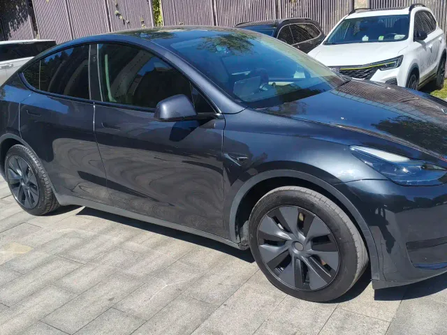 Tesla Model Y — Фото автомобиля 3