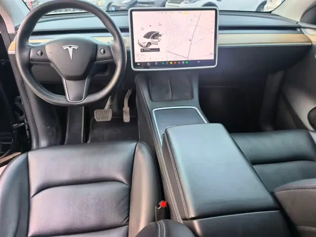 Tesla Model Y — Фото автомобиля 5